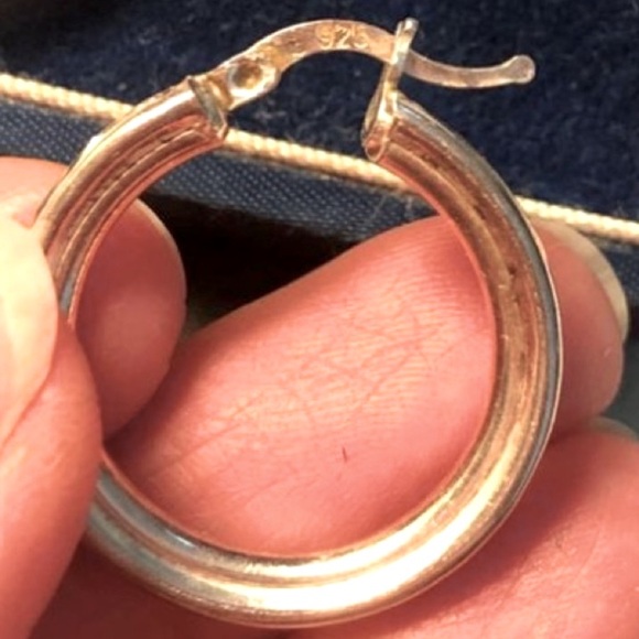 Silver hoop earrings with precious stones - Picture 3 of 3